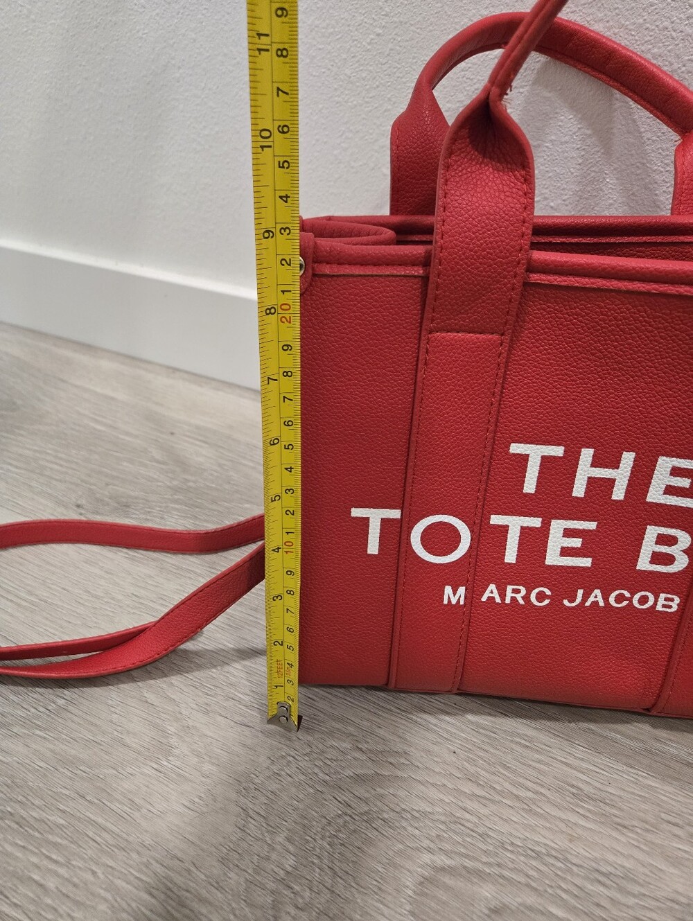 Marc Jacobs Red The Tote Bag - Structured Leather Tote - Picture 11 of 12